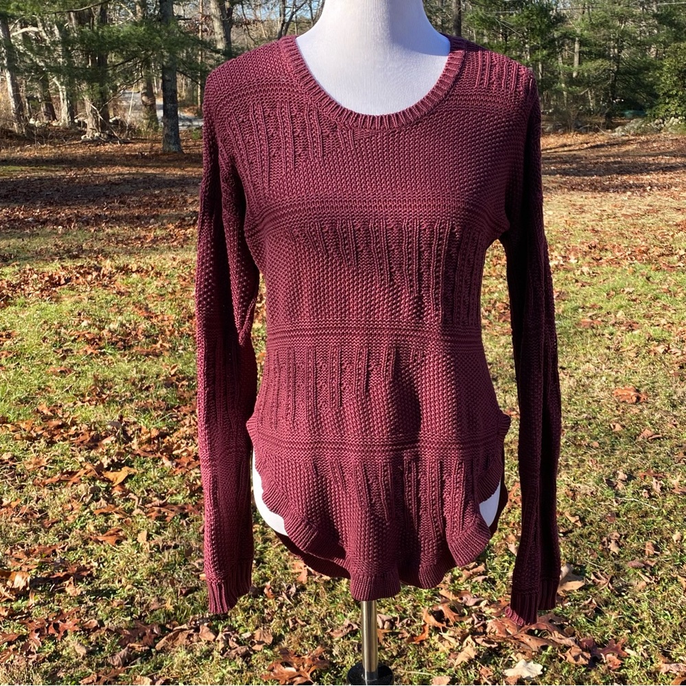 RVCA SWEATER ROUND CREW NECK PURPLE CURVED HEM ASYMMETRICAL LONG SLEEVE Size M